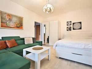 Pronájem bytu 1+1, Praha - Letňany, Chlebovická, 32 m2