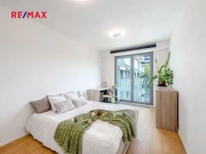 Pronájem bytu 2+kk, Praha - Žižkov, Olšanská, 75 m2