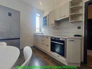 Pronájem bytu 2+kk, Praha - Hostivař, 46 m2