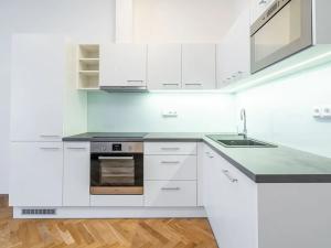 Pronájem bytu 2+kk, Praha, Myslíkova, 72 m2
