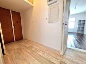 Pronájem bytu 1+1, Praha - Vyšehrad, Neklanova, 42 m2