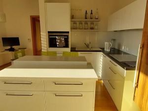 Pronájem bytu 3+kk, Praha - Holešovice, Jankovcova, 78 m2