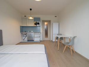 Pronájem bytu 1+kk, Praha - Třebonice, K metru, 32 m2