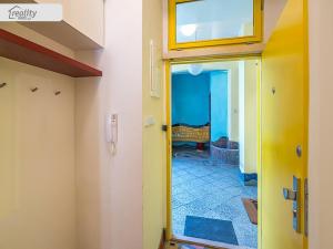 Pronájem bytu 1+kk, Praha - Smíchov, Viktora Huga, 38 m2