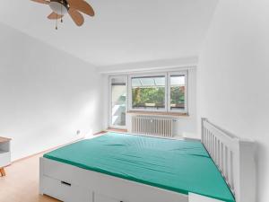 Pronájem bytu 2+kk, Praha - Kobylisy, Kyselova, 60 m2