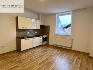 Pronájem bytu 1+kk, Holice, náměstí T. G. Masaryka, 28 m2