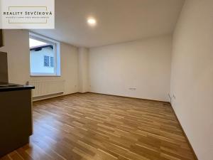 Pronájem bytu 1+kk, Holice, náměstí T. G. Masaryka, 28 m2