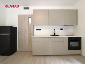 Pronájem bytu 1+kk, Praha - Hlubočepy, Na Zlíchově, 30 m2