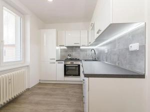 Pronájem bytu 2+1, Ostrava, Španielova, 55 m2