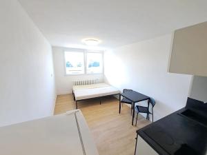 Pronájem bytu 1+kk, Praha - Vysočany, U vinných sklepů, 26 m2