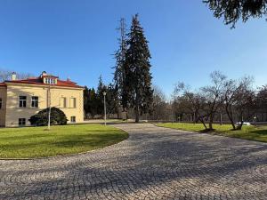 Pronájem kanceláře, Praha - Libeň, Zvonařovská, 177 m2