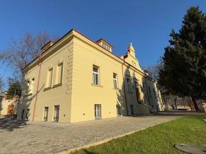 Pronájem kanceláře, Praha - Libeň, Zvonařovská, 177 m2