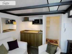 Pronájem bytu 1+kk, Praha - Smíchov, Hořejší nábřeží, 32 m2