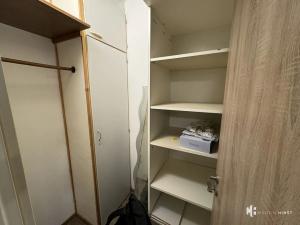 Pronájem bytu 1+kk, Praha - Modřany, Semická, 29 m2