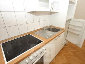 Pronájem bytu 1+kk, Praha - Holešovice, Vinařská, 36 m2