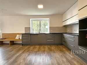 Prodej rodinného domu, Temešvár, 190 m2
