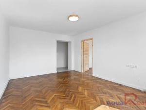 Pronájem bytu 3+kk, Ostrov, Klicperova, 61 m2
