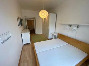 Pronájem bytu 2+kk, Praha - Strašnice, Černokostelecká, 52 m2