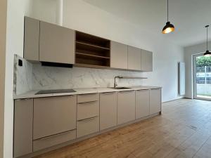 Pronájem bytu 1+kk, Praha - Hostavice, Českobrodská, 35 m2