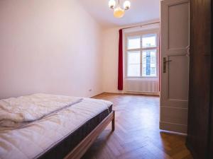 Pronájem bytu 2+kk, Praha - Nové Město, Růžová, 52 m2