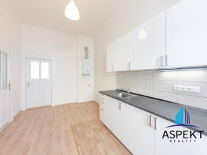 Pronájem bytu 2+1, Praha - Smíchov, Zborovská, 70 m2