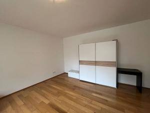 Pronájem bytu 1+kk, Praha - Holešovice, Ortenovo náměstí, 45 m2