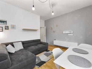 Pronájem bytu 2+kk, Praha - Libeň, Lihovarská, 46 m2