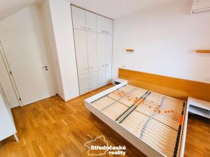Pronájem bytu 2+kk, Praha - Dejvice, Lindleyova, 57 m2