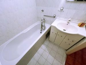 Prodej bytu 3+kk, Praha, Bohušovická, 55 m2