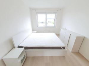 Pronájem bytu 3+kk, Chýně, Příhodova, 60 m2