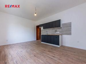 Pronájem bytu 1+1, Jesenice, Školní, 45 m2