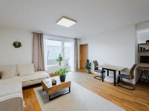 Pronájem bytu 2+kk, Praha - Vysočany, Smržových, 61 m2