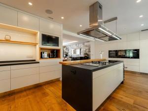 Prodej vily, Praha - Lysolaje, Čábelecká, 850 m2