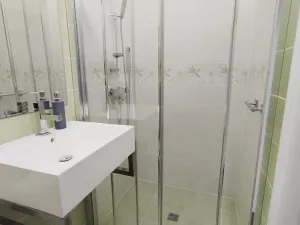 Pronájem obchodního prostoru, Hradec Králové, Úzká, 72 m2