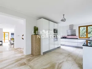 Pronájem vily, Choteč, 250 m2