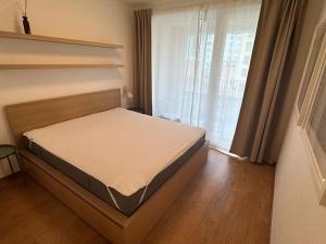Pronájem bytu 2+kk, Praha - Holešovice, U Pergamenky, 56 m2
