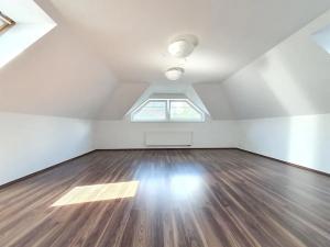Pronájem rodinného domu, Praha, 200 m2