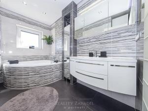 Prodej rodinného domu, Praha - Suchdol, Osvobození, 314 m2