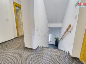 Pronájem obchodního prostoru, Kralovice, nám. Osvobození, 20 m2