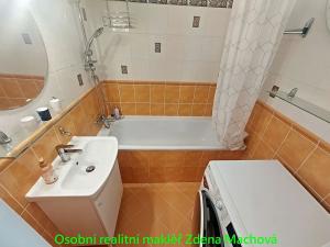 Pronájem bytu 3+kk, Praha - Háje, Brechtova, 67 m2