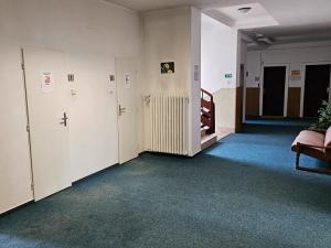 Pronájem kanceláře, Praha - Dejvice, Velflíkova, 47 m2