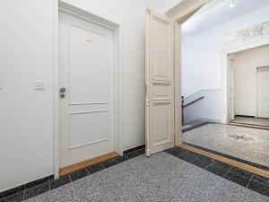 Pronájem bytu 1+kk, Praha - Vinohrady, Korunní, 30 m2