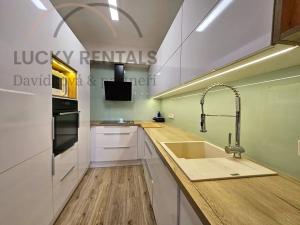 Pronájem bytu 2+kk, Praha - Hloubětín, Granitova, 52 m2