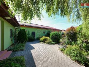 Prodej obchodního prostoru, Koryčany - Jestřabice, 330 m2