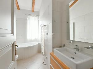 Pronájem bytu 1+kk, Praha - Vinohrady, Italská, 49 m2