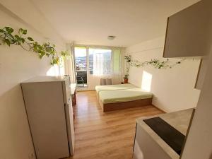 Pronájem bytu 1+kk, Praha - Radotín, Vrážská, 28 m2