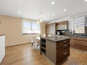Prodej rodinného domu, Hrádek, 281 m2