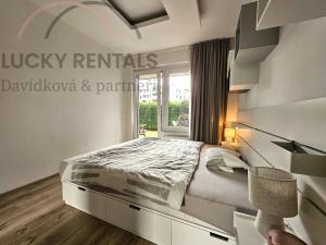 Pronájem bytu 2+kk, Praha - Hloubětín, Granitova, 53 m2