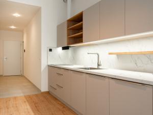 Pronájem bytu 1+kk, Praha - Hostavice, Českobrodská, 35 m2