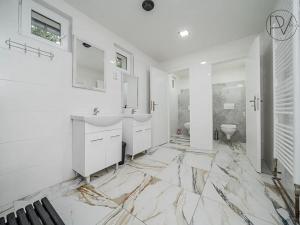 Prodej ubytování, Řeka, 250 m2
